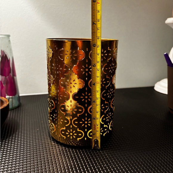 Gold Metal Candle Holder - Picture 4 of 6